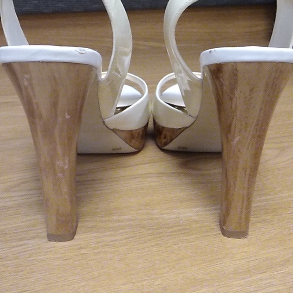 BCBGIRL SIZE 8.5 High Heel Shoes Cream color wood grain heels - Picture 5 of 10